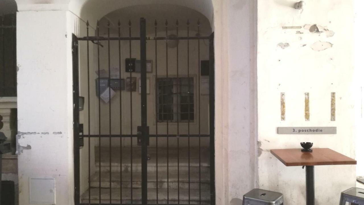 ברטיסלאבה Apartment Mona - Old Town מראה חיצוני תמונה